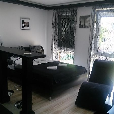 Feszek Apartman ديبريتْسين الغرفة الصورة