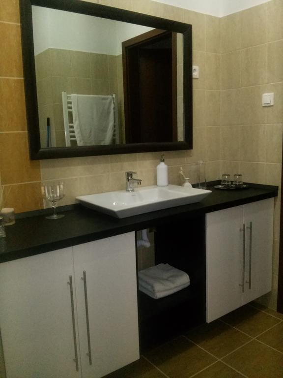 Feszek Apartman ديبريتْسين الغرفة الصورة