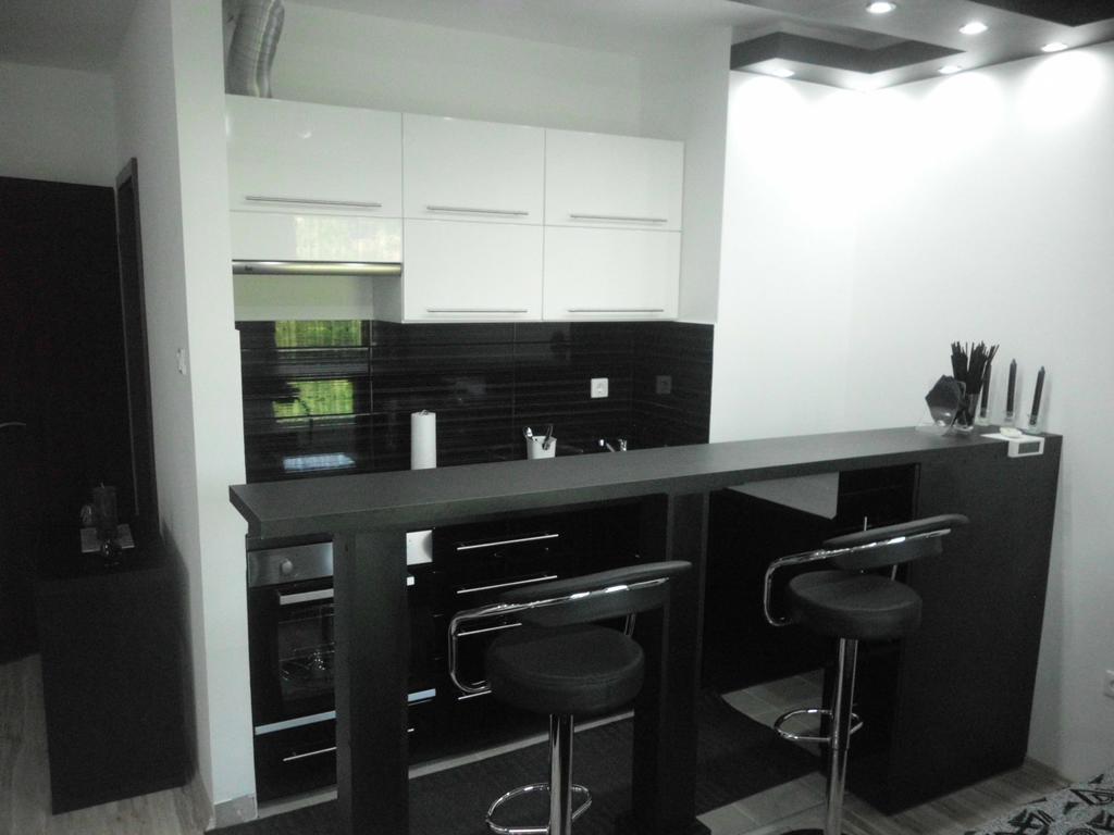 Feszek Apartman ديبريتْسين الغرفة الصورة