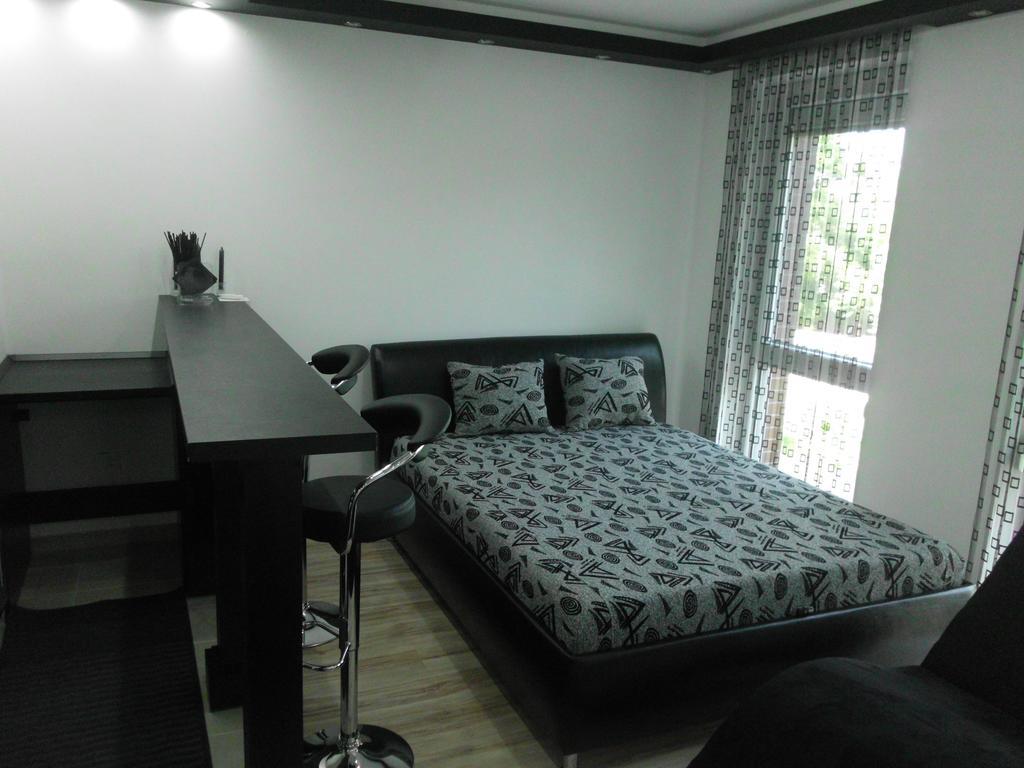 Feszek Apartman ديبريتْسين الغرفة الصورة