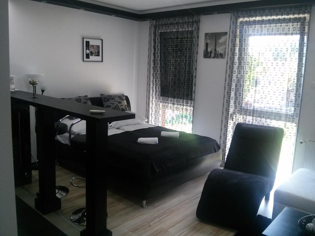 Feszek Apartman ديبريتْسين الغرفة الصورة