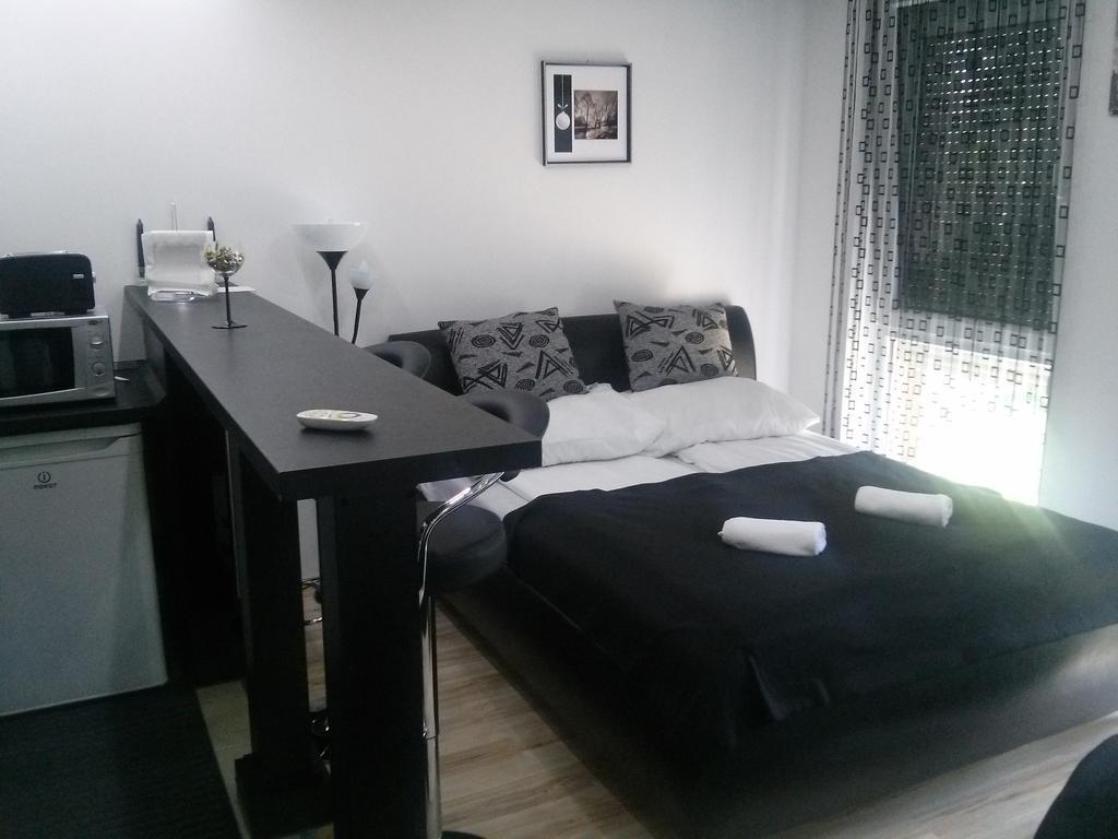 Feszek Apartman ديبريتْسين الغرفة الصورة